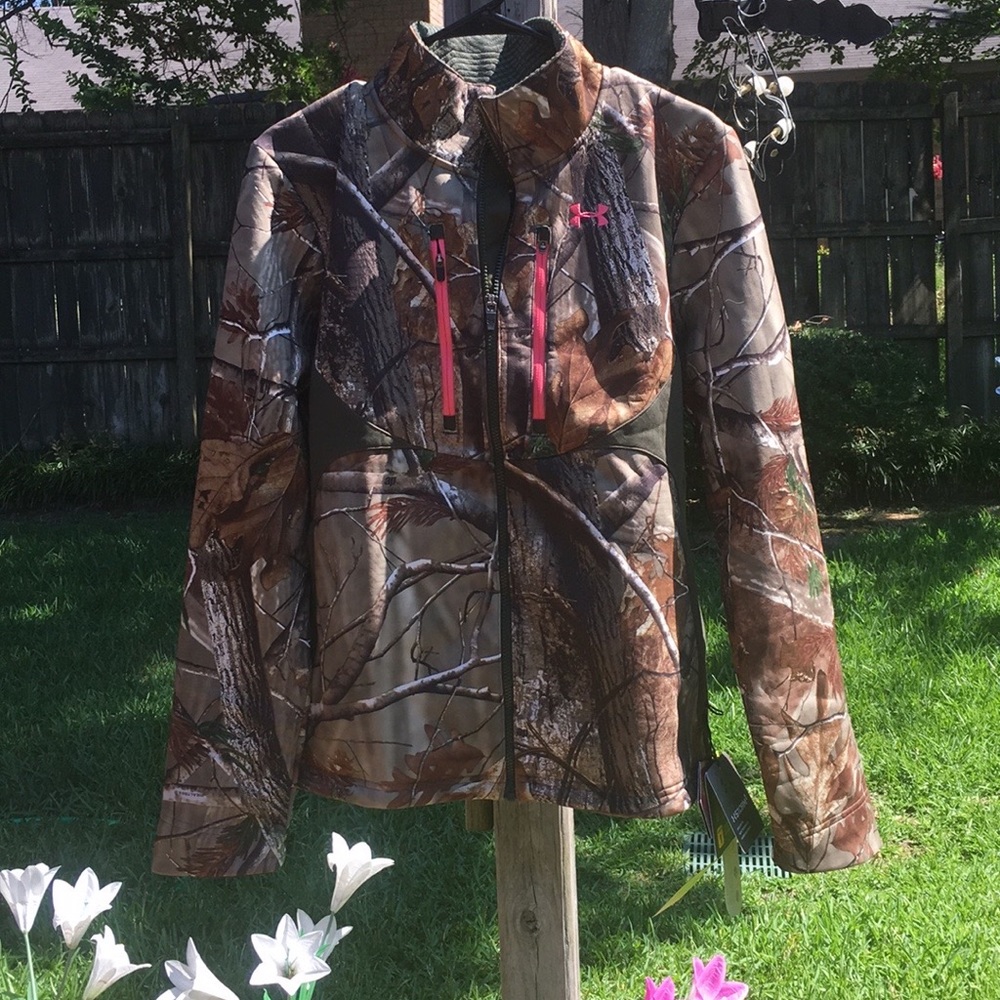 Women NWT Large Under Armour infrared cold gear storm 1 camo jacket